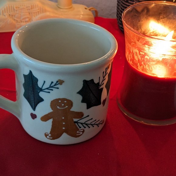 2 Vtg. 1982 Ceramic Gingerbread Man Mugs/Matching Hand Towel Hot Chocolate - Picture 3 of 13